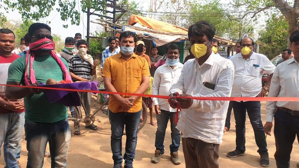 swastik_bargarh's tweet photo. In This #lockdown Period #BloodCamp At #Panimora Sohela By @jibanbindu Was Inaugurated By @RDOdisha @LESIOdisha Minister Sj @SusantaSingh11 . 21 Unit Total Collected.
#OdishaFightsCoronaVirus #COVID19
@ashwiniblood @BijayaKuNayak @RanapratapBJD @HFWOdisha @pranabpdas https://t.co/4PB0rWycQC