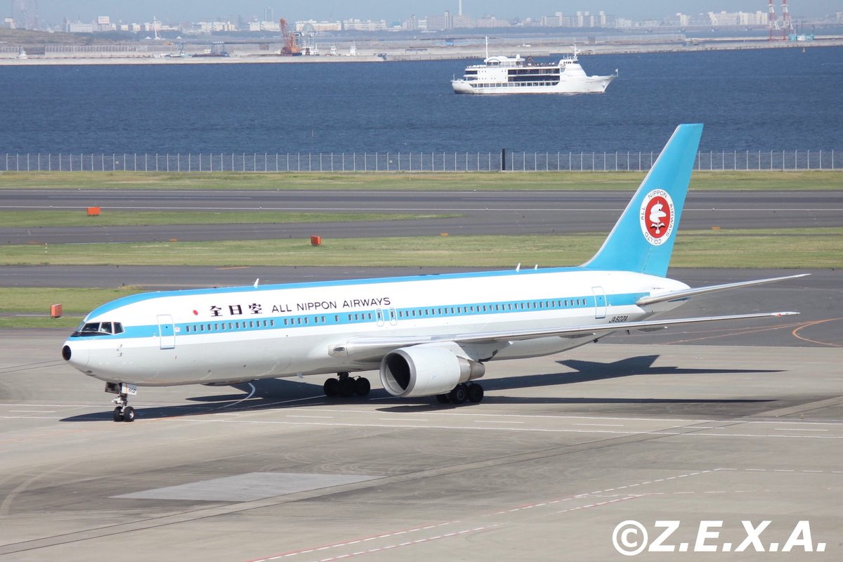 乗り物処 鐵巴飛庵 على تويتر そうか 今日はヘリコプターの日なのか って事で 尾翼にダビンチマークのあるanaのモヒカンブルーのb767 300を Ana 67 モヒカンブルー ダビンチマーク ヘリコプターの日