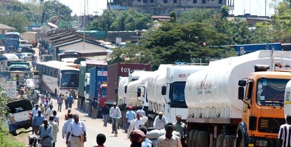 OyetOkwera's tweet photo. Mandatory testing of interstate drivers begins today at all border posts. This follows yesterday's report in which one tested positive for Corona virus from Kenya https://t.co/xFAArFHLty