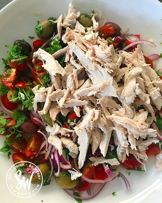 Brand new on the blog! Leftover roast chicken pasta salad. It's healthy, fresh and absolutely delicious. Find my recipe here... sewwhite.com/recipes/leftov…