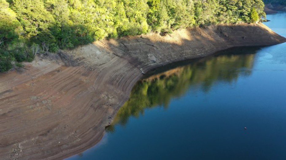 JadaMac's tweet photo. The #dams in #tāmakimakaurau haven’t been this low in over 25yrs, sitting near 50%. While in the bubble, let’s not #mariekondo everything with water blasters. Let’s not even shower. #4minuteshowers for the win https://t.co/RGBIMi35Bx