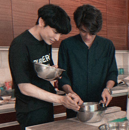 04. 02. 17 : mew and gulf's first dinner in their new apartment,, why am i even here? i'm nothing but air-