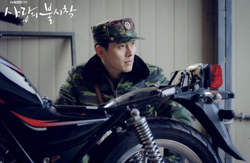 Sail 愛の不時着 ヒョンビン演じるリ ジョンヒョクは 中隊長 の 大尉 でした くっついて 中尉 になっちゃった ごめんなさい Twitter