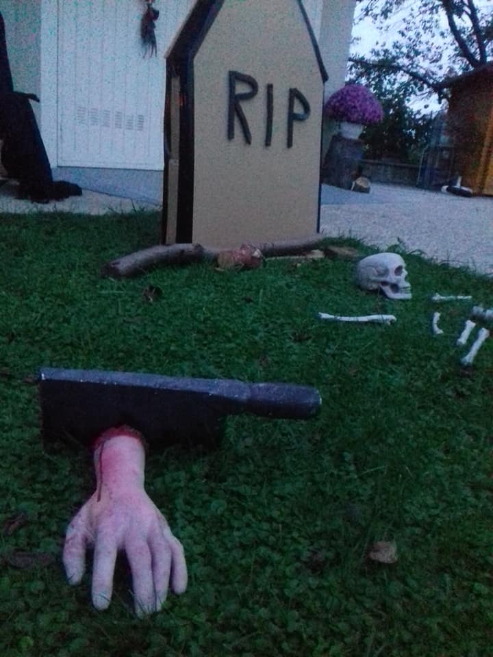 ScuolaDiMostri2's tweet image. Halloween countdown.
Only 198 left.
timeanddate.com/countdown/hall…
#Halloween2020 #Halloween #severedhand