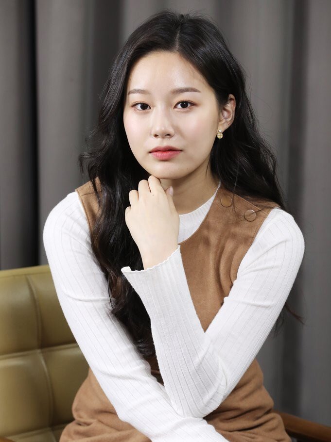 which drama/movie/variety show etc you first knew this actress?actress: park yoonawhere is my sky castle squad at?