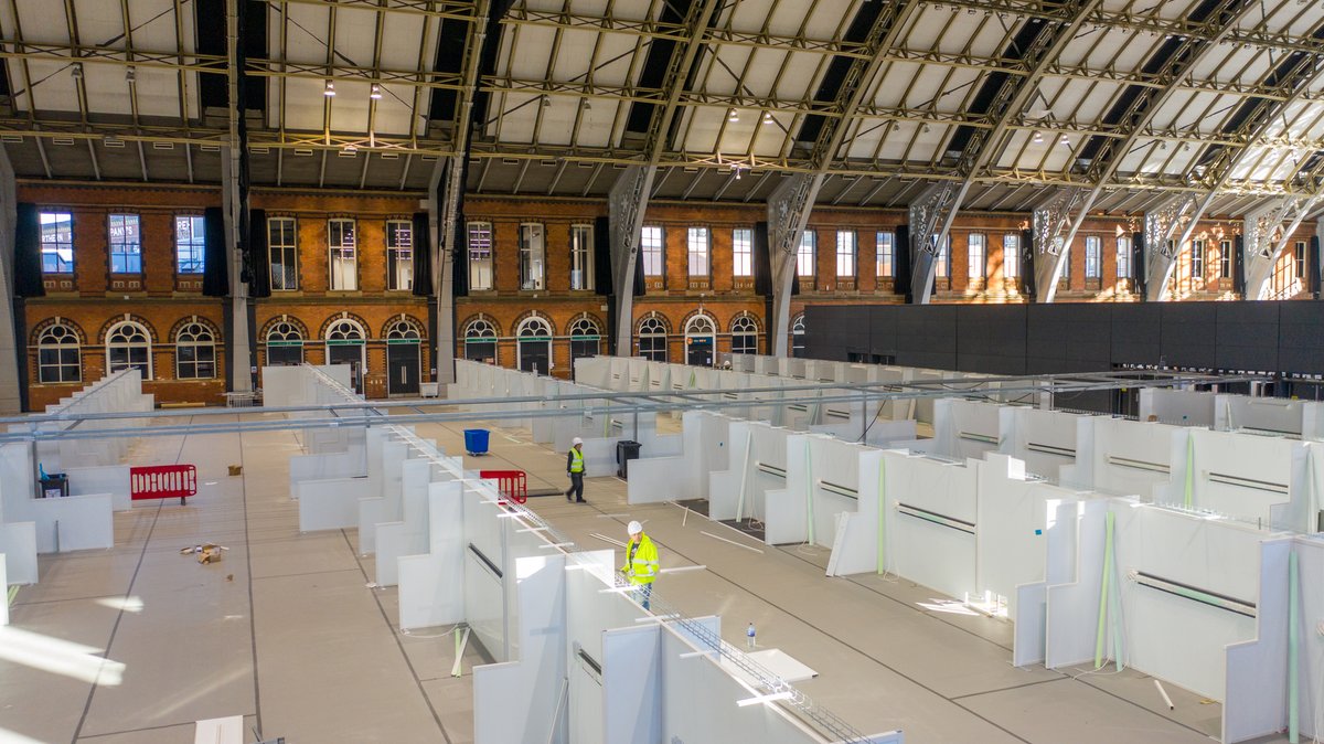 VINCIConstruc's tweet photo. #TogetherUnited In the UK, @VCUK_Building 
 is setting up 5 healthcare facilities to push back against #Covid19. Next week, 750 patients in #Manchester will be admitted to the convention centre converted into a temporary hospital. https://t.co/nt2aLbrp51