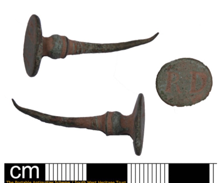 A tale of two spoons on @findsorguk similar age and type, but one has been turned into a toothpick! #FLOlife