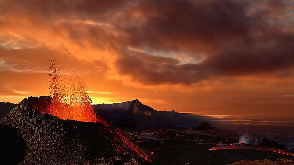 FREE ONLINE LECTURES | Missed any of our recent Public Lectures, interested in learning more about Geology? You can access a whole new world of geology with these topical talks, delivered by experts for free via our events page,
lnkd.in/dDZcKyj Go explore! #gsllecture