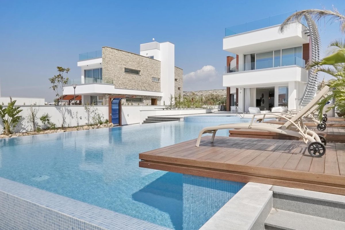 SkyPrimeGroup's tweet photo. House Hunting Tips:🏡

#1: Know your price range 

#2: Pay attention to location and layout 

#3: Consider the size 

#4: Think about home value growth https://t.co/dfKptIWYH7