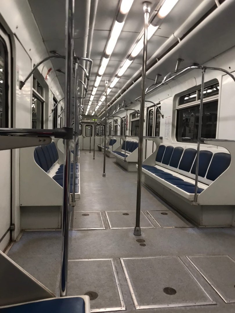 Пол в метро