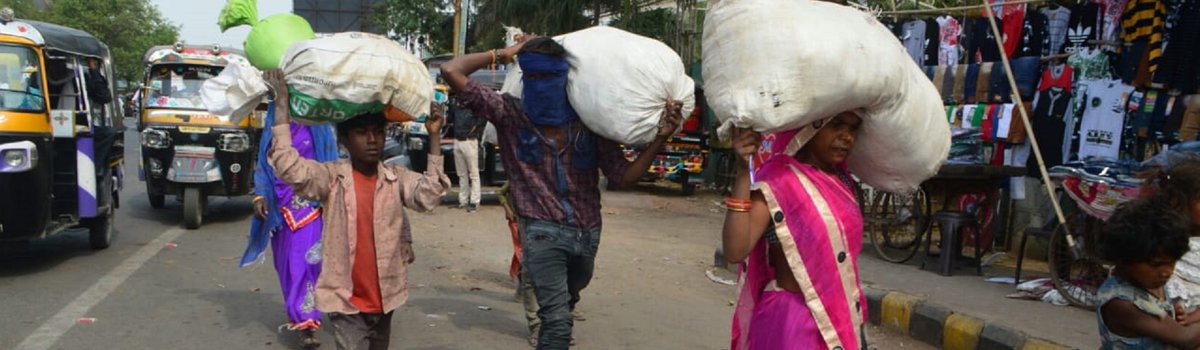 Thousands of migrant labourers from the #Bundelkhand region — who worked in the National Capital Region — were forced to return home in the last week of March 2020, facing long-term loss of their livelihoods, amid the nationwide #lockdown.

downtoearth.org.in/news/economy/c…