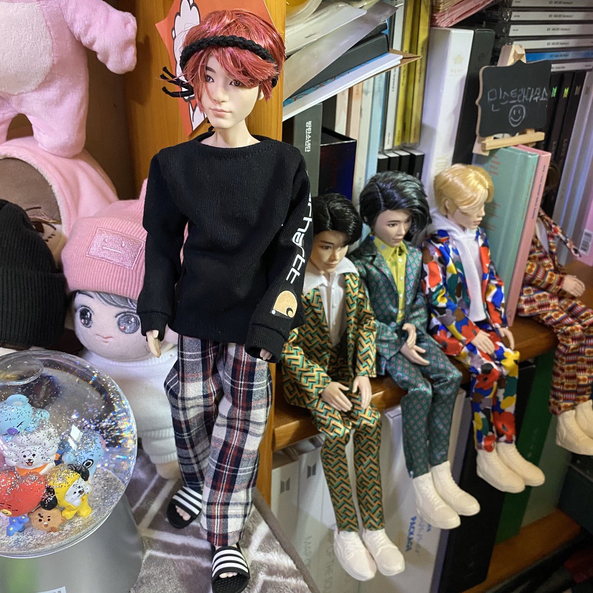 (마텔) 처음 산 마텔 의상🥰💜
한참전 도착했는데 이제서야 입혀봐요😂
진심 금손님이십니다😍허리에 끈까지 있고 디테일까지 대박이에요.정구기 얼굴은 못해줘도 옷은 바꿔줘야징🥰
우리 마텔꾹이 이렇게 편안해 보이다니😘
<a href="/mary5487/">꾹💜SEVEN</a> <a href="/named402/">named402✨🌙</a>