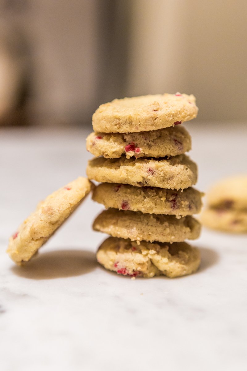 Fortnums's tweet photo. Does an entire tin of biscuits count as breakfast? Asking for a friend... https://t.co/xJXHe8sDQk