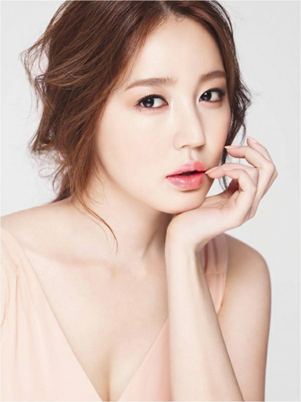 Yoon Eun Hye, 35