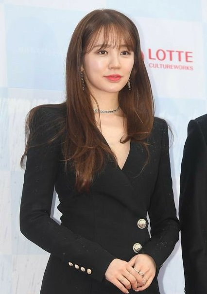 Yoon Eun Hye, 35