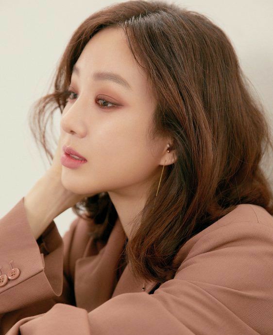 Jung Ryeo Won, 39