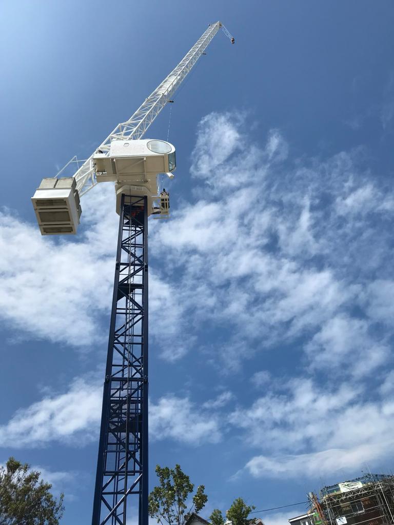 AbrahamTch's tweet photo. @AbrahamTch supplies quality tower crane hire of many reputable brands like our Jost JTL 108 - Luffing Jib that can lift 1.6t @ 45m jib end. Perfect crane for tight inner city construction sites.
#towercrane #cranespecs #luffingjib https://t.co/vjuCC30dFg