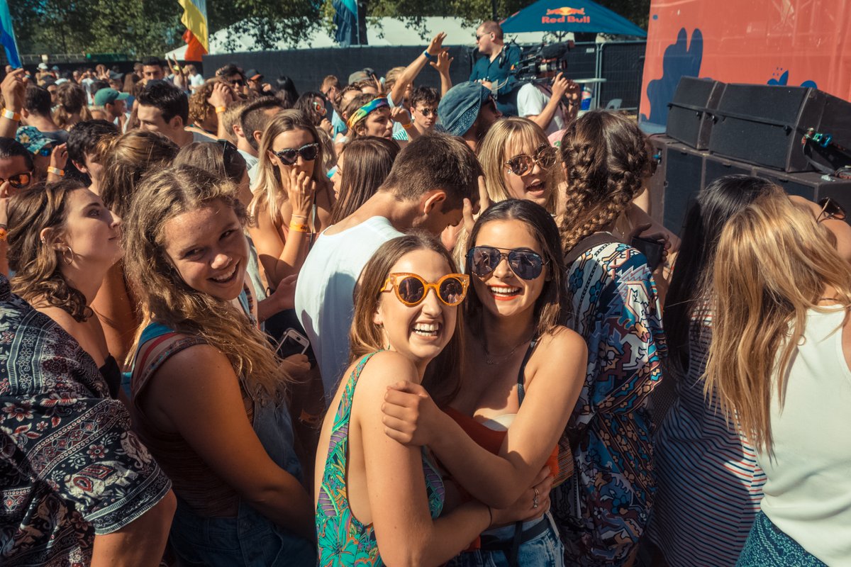 Earlier in the day  @dubpistols UNLOADED on an unsuspecting gathering of Youf under a sweltering Christchurch late summer's sky. Surprise guests  @TheRaggaTwins  #BitsOfNewZealand remember gatherings & people fun? ;-(