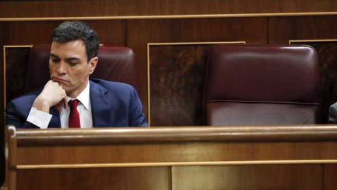 En la XII Legislatura, tras la moción de censura, Sánchez respondió a Rivera, con 32 diputados, en 7 de 15 sesiones de control. 

Ahora, solo acepta responder a <a href="/Santi_ABASCAL/">Santiago Abascal 🇪🇸</a>, con 52 diputados, 1 vez cada 4 sesiones.

Su manual de resistencia se basa en amordazar a la oposición.