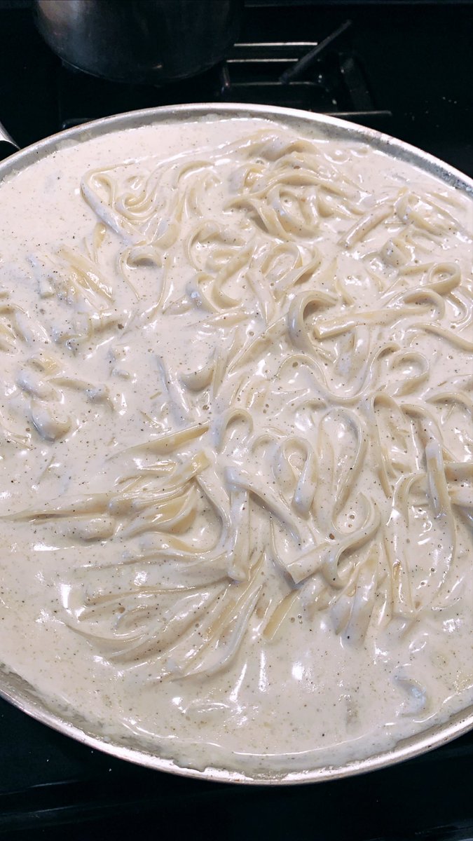 raider_rob24's tweet photo. Homemade Alfredo Sauce with Fettuccine! #cookingwithroberto #homemadealfredosauce #fettucine #thebenmallershow @benmaller https://t.co/Q4dz1ctRjy