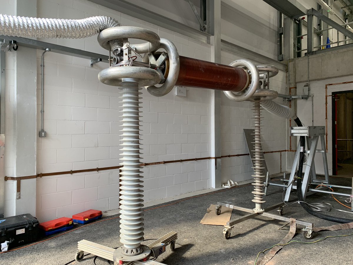 EngineerLondon's tweet image. Testing high voltage cables which will power London for the next few decades. Going well 👍⚡️ #keyworkerHeroes #JobThatCantWait #NetZeroReady