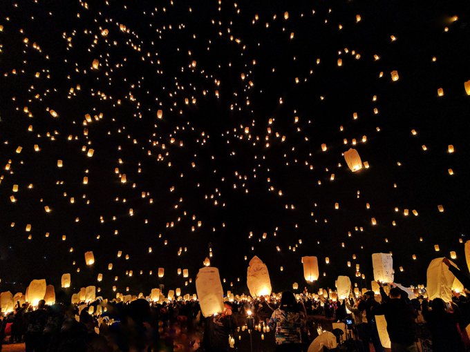We are hearing that people are lighting sky lanterns in support of the NHS. PLEASE don’t do this Sky lanterns are both pointless and dangerous.We won't be lecturing you on the dangers of  #SkyLanterns . Instead, we will offer alternatives…Thread 