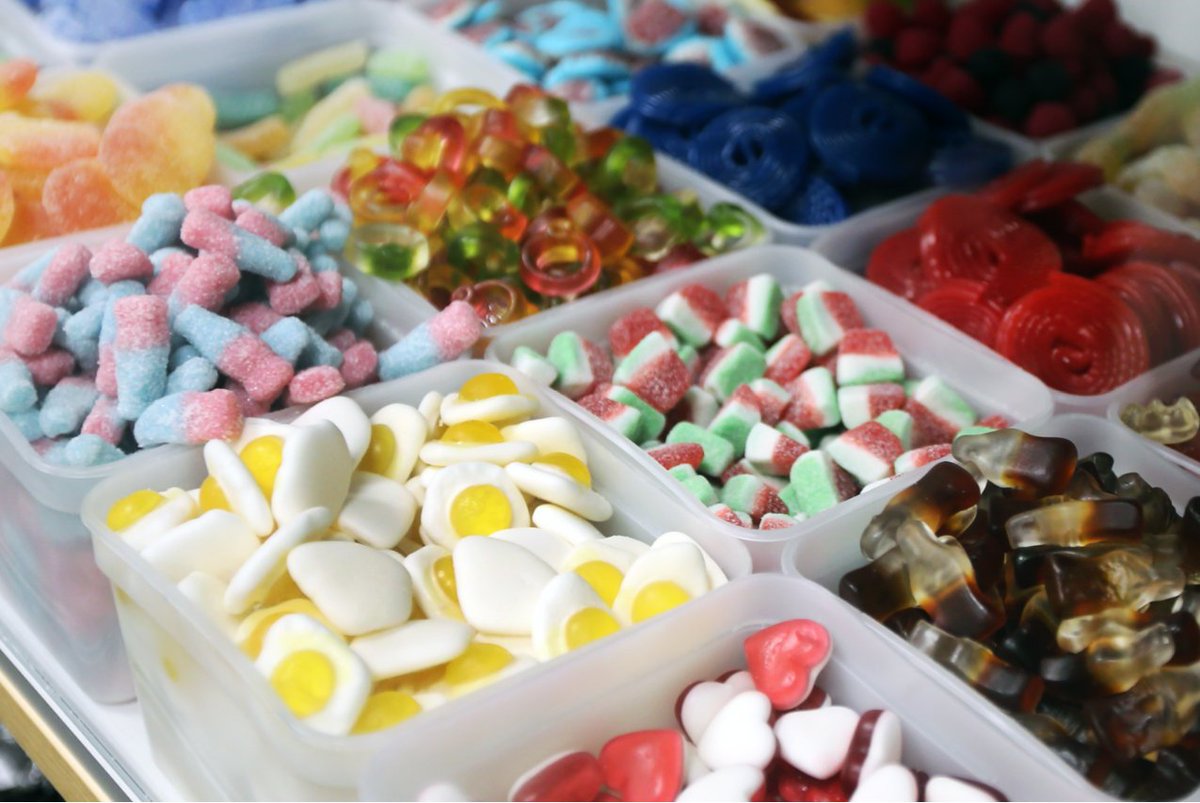 FavellShopping's tweet photo. Wendy's Sweet Shop is offering deliveries in the Northampton area! 🍬🍭🍫🚗
Please DM them on FB or phone them on 07394 670047.
#WendysSweetShop #Lockdown #NorthantsTogether #WestonFavell #Northampton #SweetDelivery https://t.co/UZi41bajPB