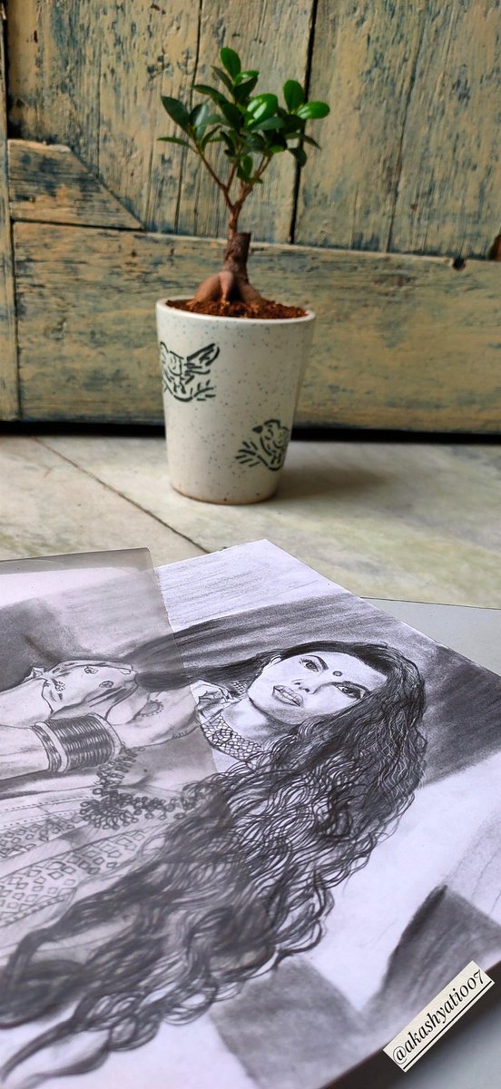 akash_yati007's tweet photo. I would stare at you until you come out of this sketch😍
 Wishing to meet you again
 @Asli_Jacqueline  💓
 @Its_Badshah
#gendaphoolchallenge
#redsaree #bollywoodactresses #Qurantine
#heartonpaper
#gendaphool #lovetosketch
 #loveofmylife #sareelove #love
#jacqueline 
#badshah https://t.co/B5twnu23rN