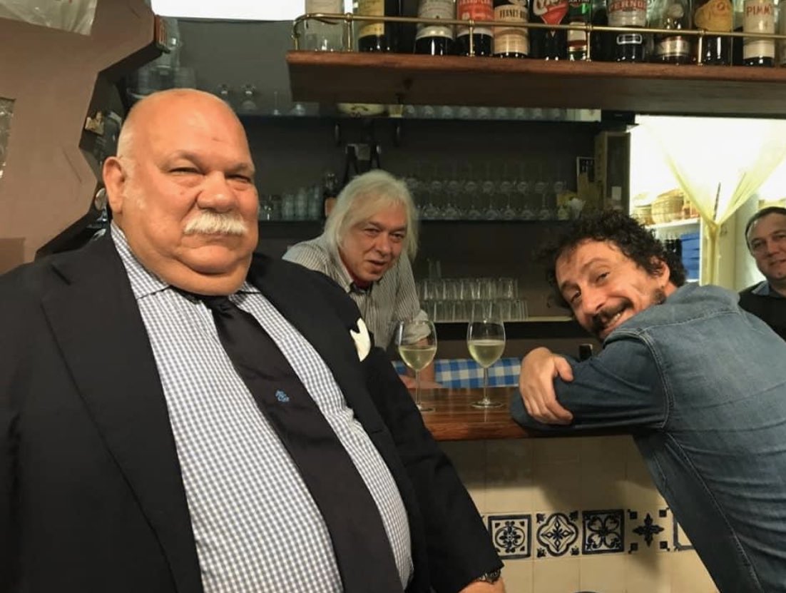 LucaBizzarri's tweet photo. - Vorrei che tutto tornasse come prima.
- E com’era prima?
- Così. https://t.co/qpy2h9l8gh