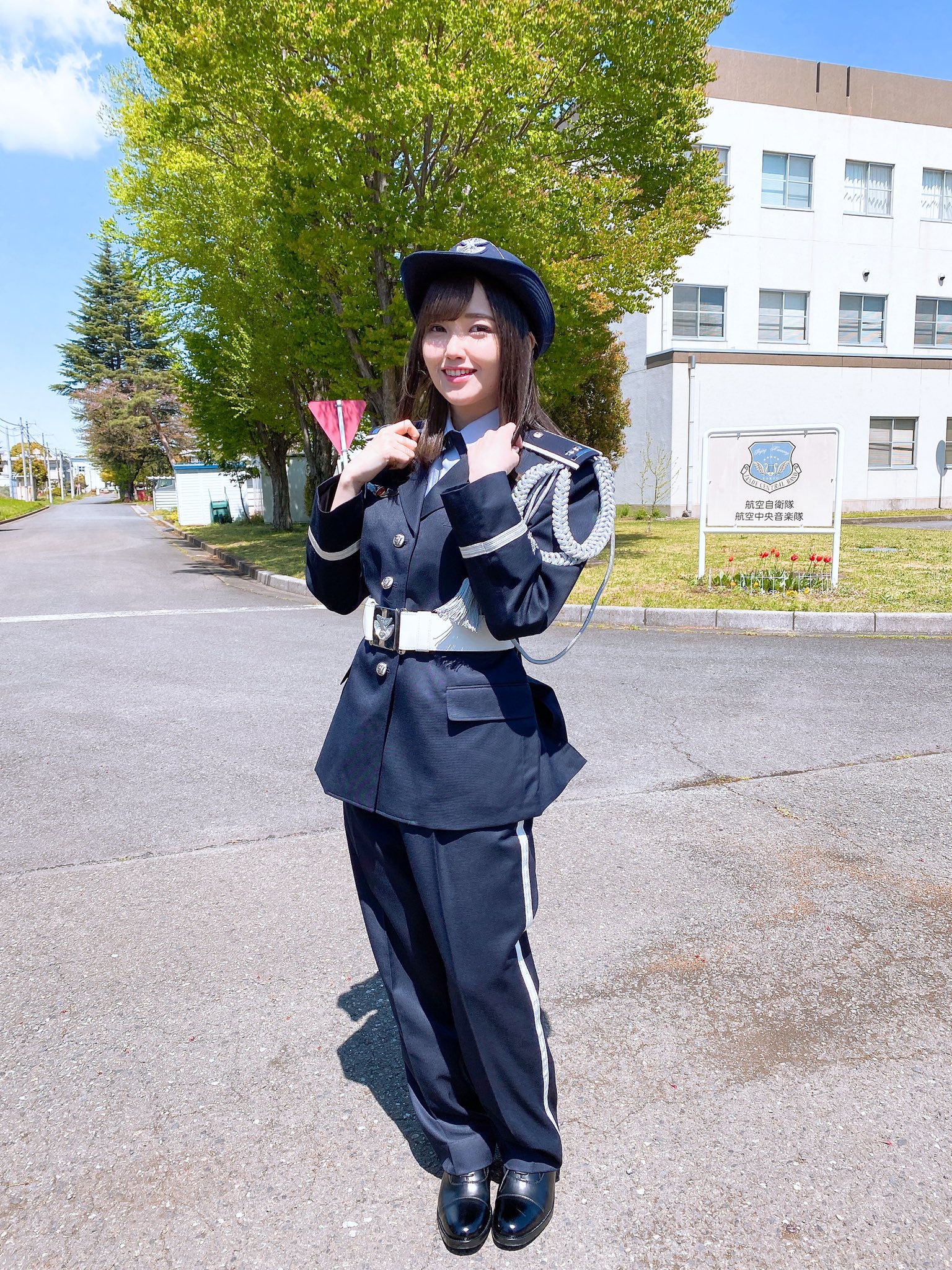 鬼頭明里 先日 毎月21日発売の防衛省オフィシャルマガジンmamorの撮影で立川分屯基地にお邪魔してきました 色々な制服等着させていただいて とても貴重な体験でした 発売日等については後日またお知らせできたらと思います この状況下ですので充分