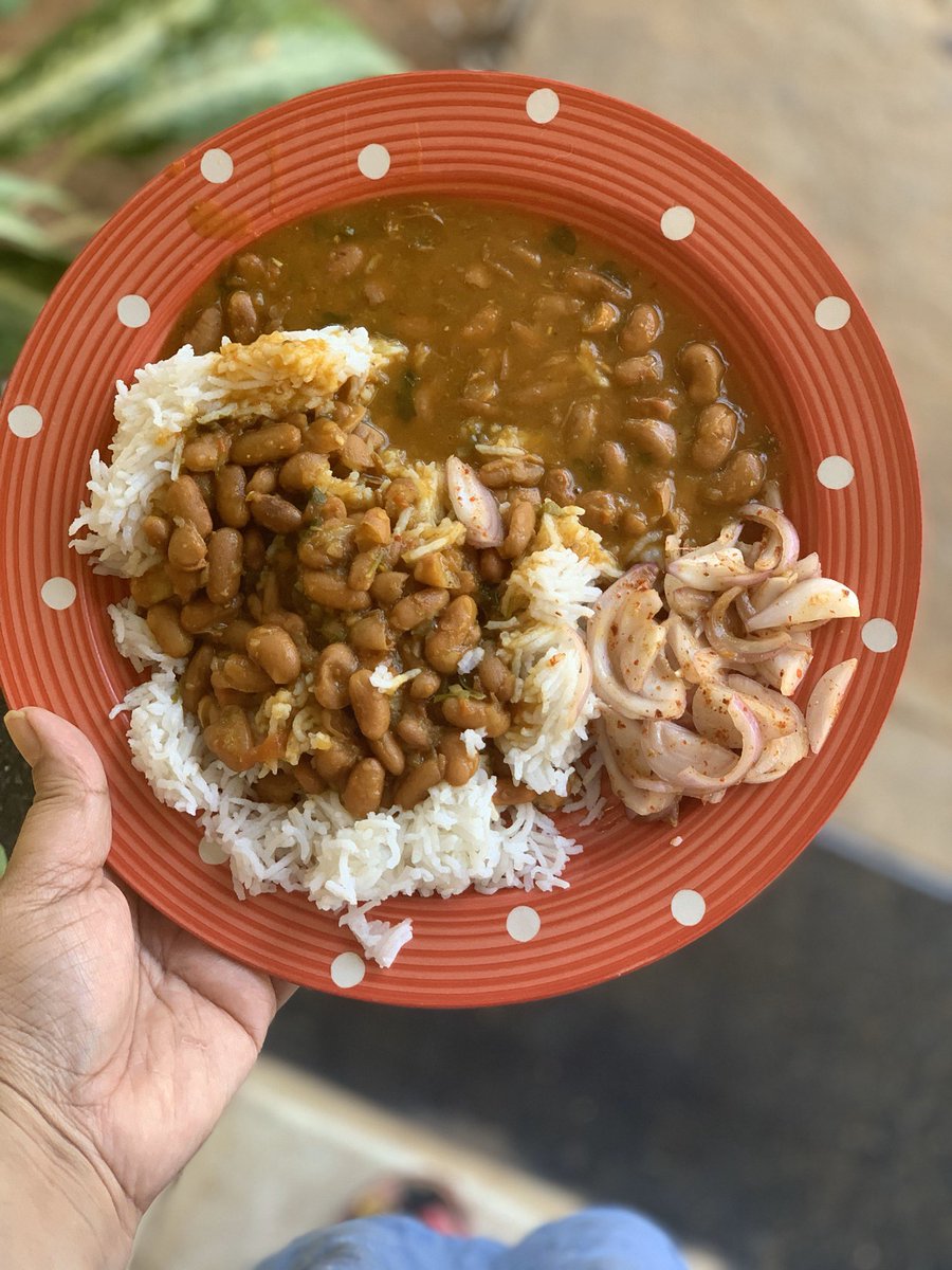 Today’s lunch is every Punjabi’s heartbeat ;) Here is my family’s Rajma recipe. It is easy and it’s KICKASS!! https://www.sinamontales.com/of-sunday-afternoons-and-rajma-chawal-recipe/ #Lockdown2  #lockDownCooking