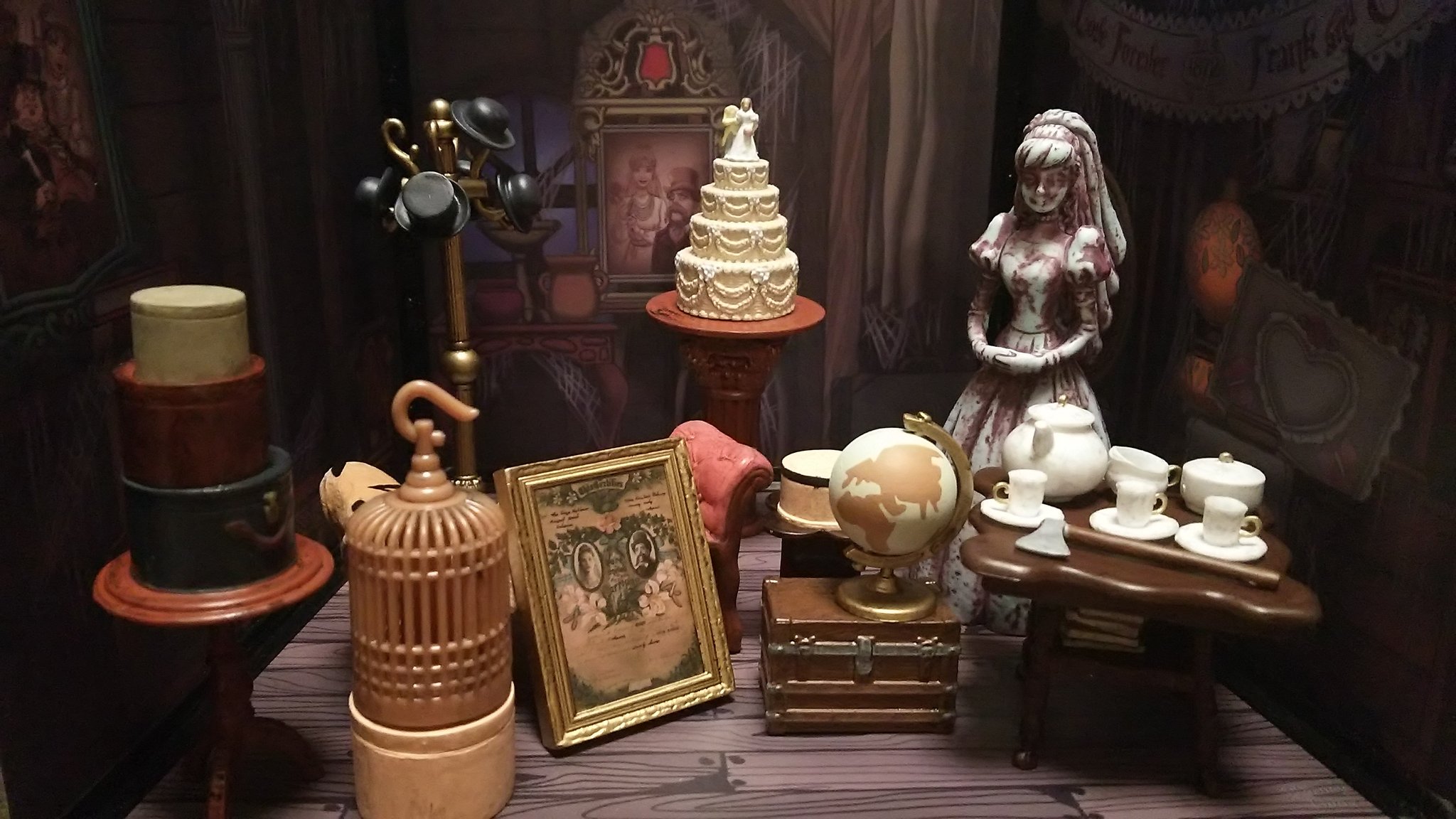 ホーンテッドマンション ゴシック様式の建物ミニチュア フィギュア