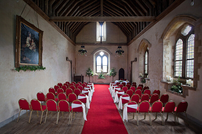 Wish I was invited to the most romantic wedding venue in Kent because I would ruin it by talking about how it's the abbot's lodgings of Bilsington Austin Priory and Pevsner says the church site is lost even tho its not, I can't find an excavation plan but gonna be in that field