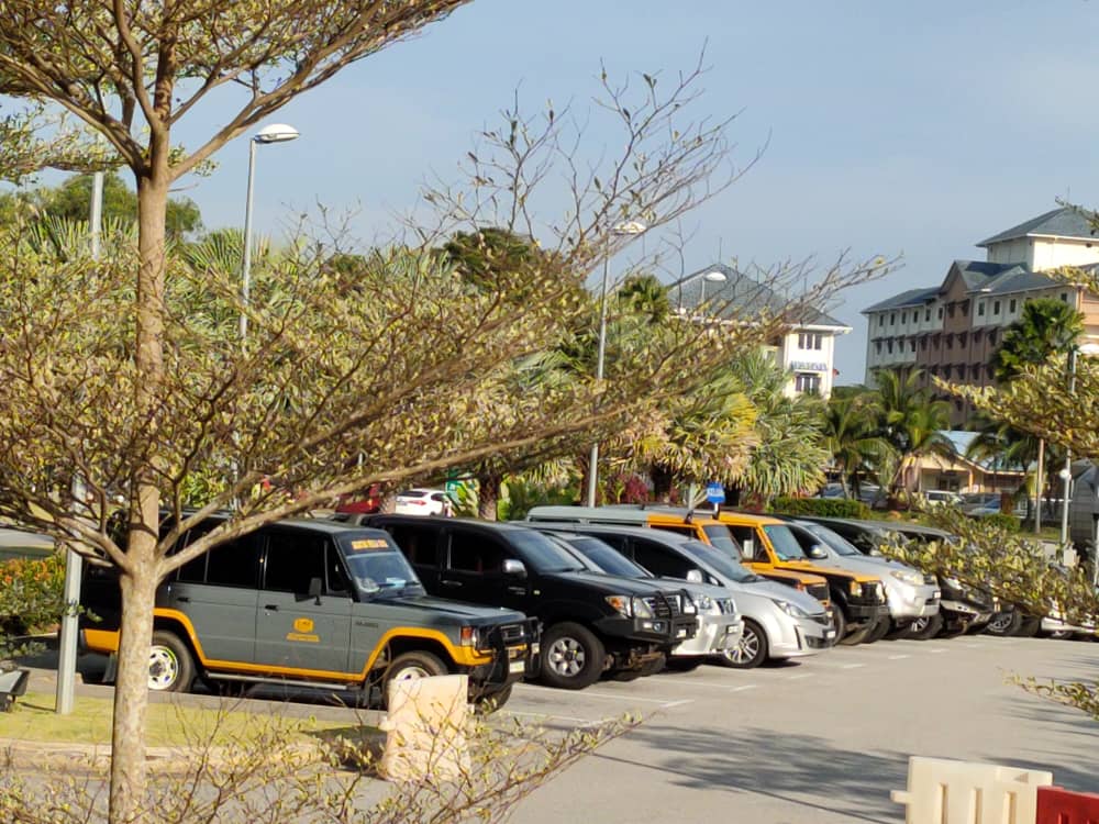 JkrKuantan's tweet photo. Terima kasih "barisan hadapan" JKR Kuantan, JKR Pahang, CKE dan CKM dalam menyediakan pengangkutan bagi menjayakan Program Ziarah Prihatin PUI Fasa 2 bersama-sama dengan PDRM, APM &amp; RELA @suhaimij1962 @IrAzlizu @JKRPAHANG @JKRMalaysia @ckepahang @MOWorks https://t.co/qC4cBqdkHN