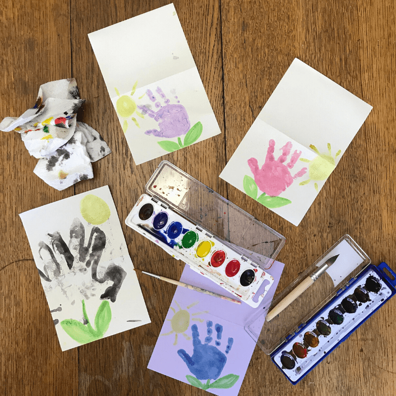 upnorthparent's tweet photo. Easy Handprint Flower Cards for Kids https://t.co/iadRfqERSB https://t.co/IWyAU71pJw