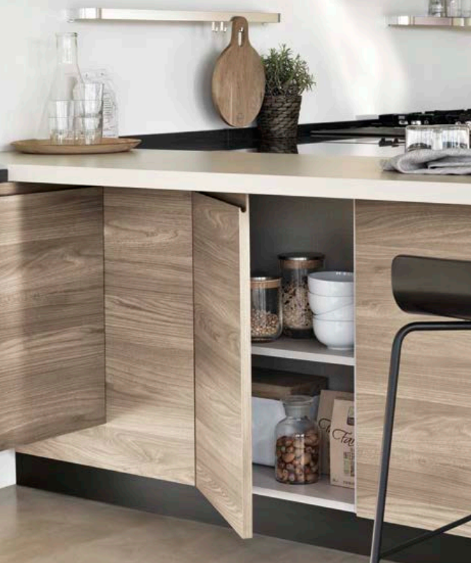 ScavoliniLondon's tweet photo. Handleless kitchens are so practical and safe for families. Looking for options? These beautiful J profiles pictured in our Motus kitchen in a melamine finish with dark steel plinth to add contrast to their soft natural finish. #scavolini #multiliving #woodenunits https://t.co/fMyeELWgJc