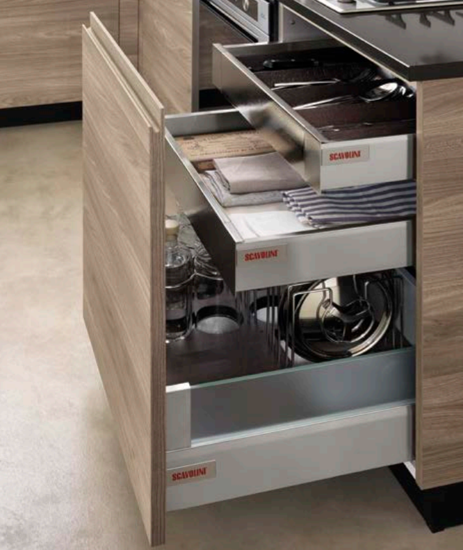 ScavoliniLondon's tweet photo. Handleless kitchens are so practical and safe for families. Looking for options? These beautiful J profiles pictured in our Motus kitchen in a melamine finish with dark steel plinth to add contrast to their soft natural finish. #scavolini #multiliving #woodenunits https://t.co/fMyeELWgJc