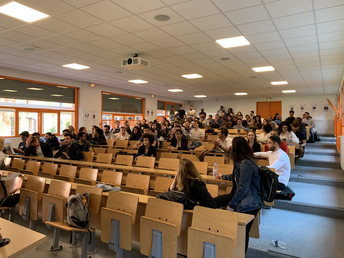 1/2 Le #digitalchallenge avec des #étudiants des écoles <a href="/Efrei_Paris/">Efrei</a> + <a href="/edcofficiel/">EDC Paris B. School</a> il y a tout juste un an ! Et, cette année on annule ? ... #confinement