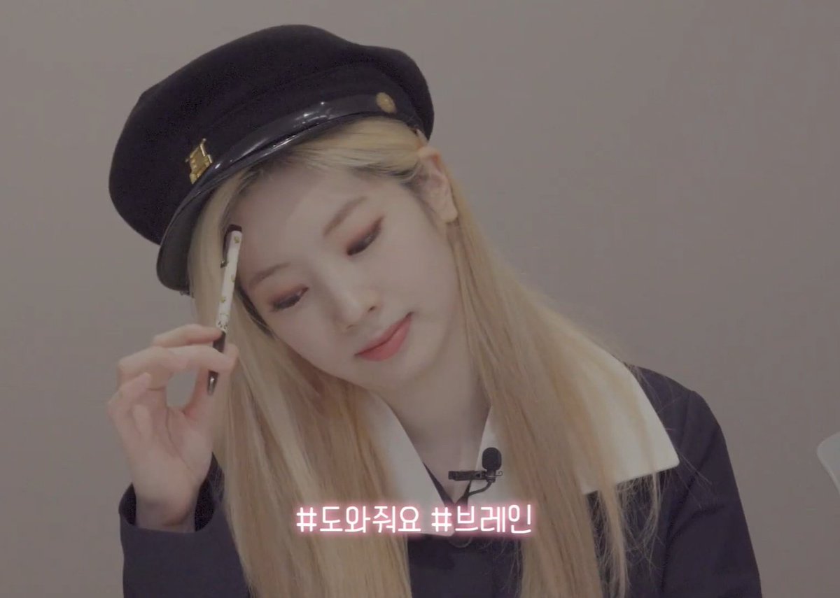 anyways,, here's hot thinking dahyun 