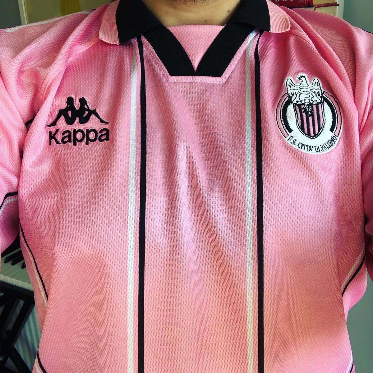 . @palermocalcioitHome Kit, 1996/97 @Kappa_UKFor the 50th post in this thread, I picked a very special one, from the 2nd year of the “Palermo dei Picciotti”, when local coach Arcoleo managed several Palermo-born-and-bred players such as Vasari, Galeoto, and Tedesco #HomeShirts