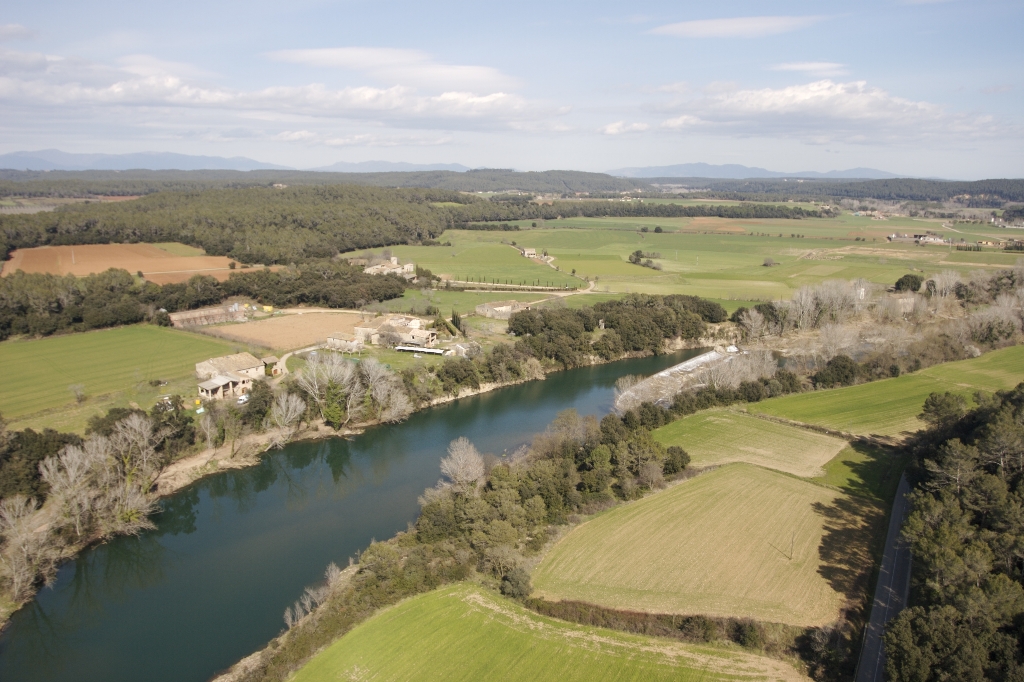 museusbanyoles's tweet photo. #DescobreixPatrimoniBNY Des dels anys setanta, el #MuseuDarder està implicat en la conservació del patrimoni natural 🏞️ de la comarca, impulsant i col·laborant en iniciatives pel medi ambient 🌱. 

🖼️ el Fluvià a Esponellà

🔗 https://t.co/3GRAwMiG8z

#MuseusACasa #LaCulturaaCasa https://t.co/yGQhBIQ7AY