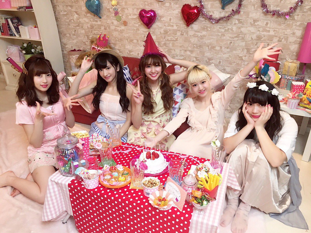 harukakoizumi19's tweet photo. YouTubeで久しぶりにアイドル時代振り返ったら懐かしくてたくさん写真見返しちゃった🤭❤️衣装も世界観も本当可愛くて好きだったなー(。・ω・。)❤️
#どるえれ
#DollElements https://t.co/552uERXm5V