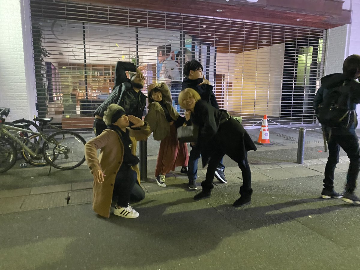 25_jealousy's tweet photo. 【#ライブハウスの思い出シリーズ vol.8】
「#Queblic」
初めてステージに立ったときはあやなの体調不良で歌うパートを変えたりしたのも今となっては良い思い出!スタッフの皆さんのQueblic愛がひしひしと伝わる素敵な場所!
https://t.co/k9iF55KU5Z
#猫jealousy #SNS強化月間 #15日目 https://t.co/2fVDk3PVLP