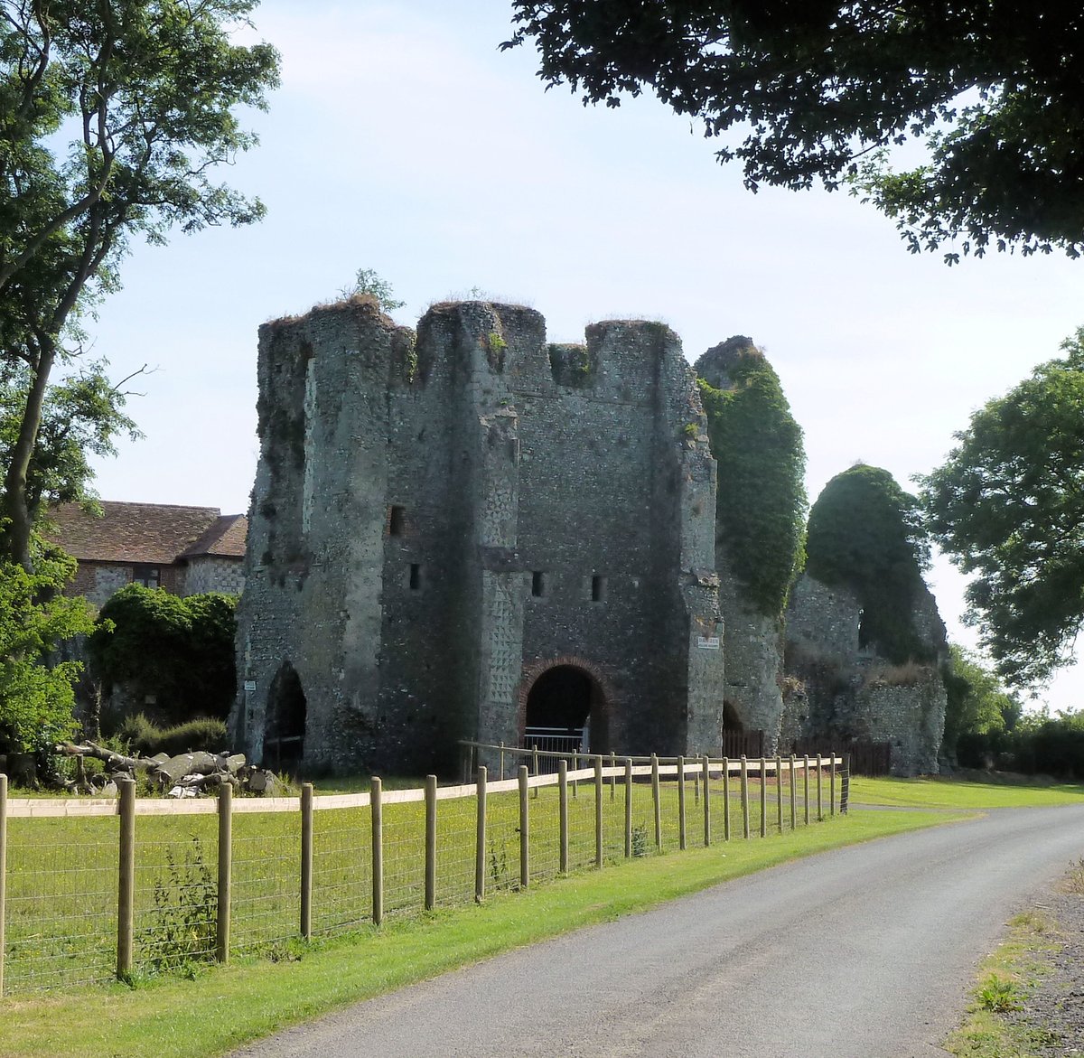 add one to the "bugger me I've never heard of this ruin" pile. St Radegunds, NW of Dover, was a daughter house of Prémontré. The tower strangely placed W of the N transept survives to a good height. But Hope's excavation of the E end undercovered feet of FLYING BUTTRESSES!!!