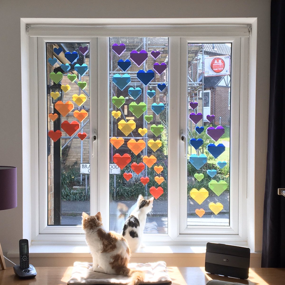 If you would like to make your own right-way-up version of my upside down (oops!) rainbow hearts window display, instructions follow in the thread below  #NHSThankYou  #LockdownOrigami  #StayHomeSaveLives