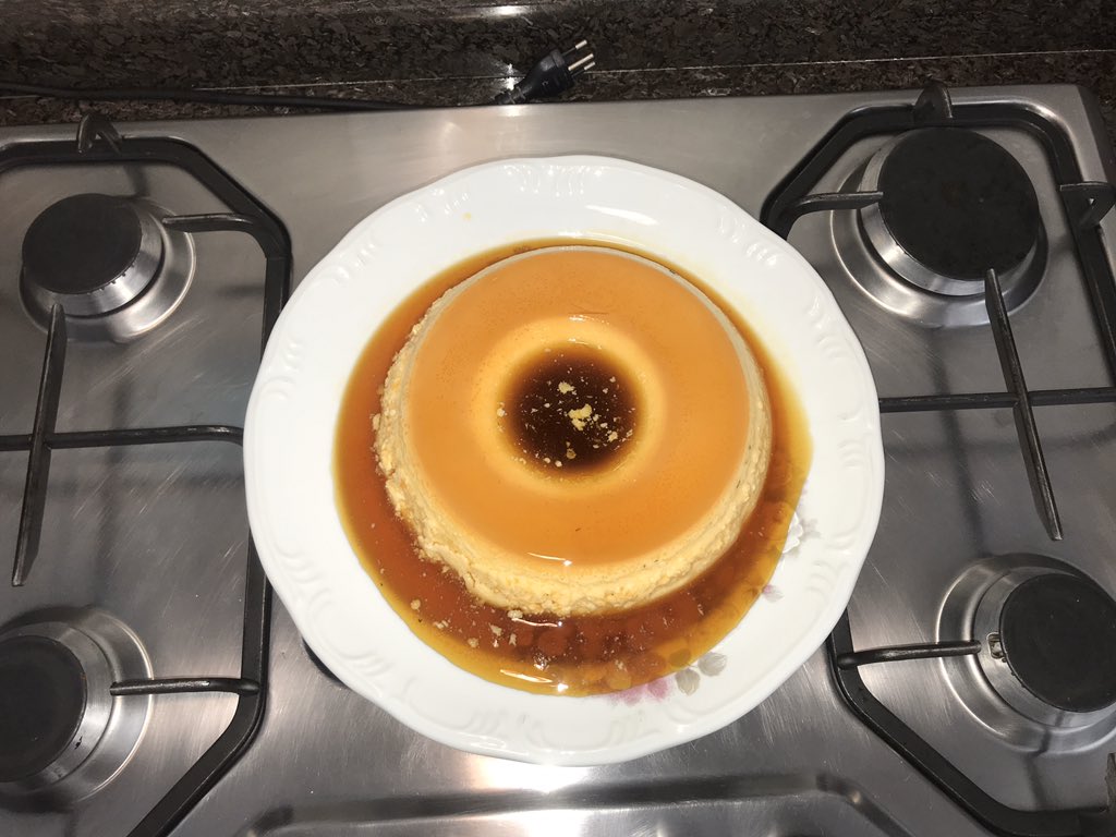 fblnovaes's tweet image. #pudim #pudimdeleite #nhaminhami 😋