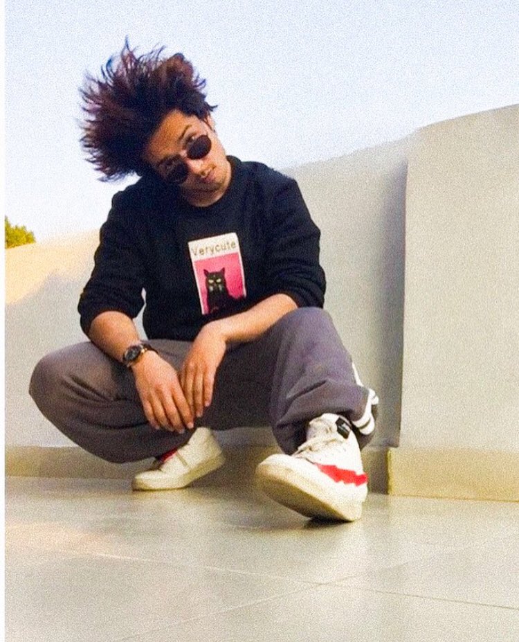 #quarantinehair 🧟‍♂️ .
.
.
.
.
.
#FahadAli #quarantine #stayhome #staysafe #satyhomesavelives  #quarantinelife