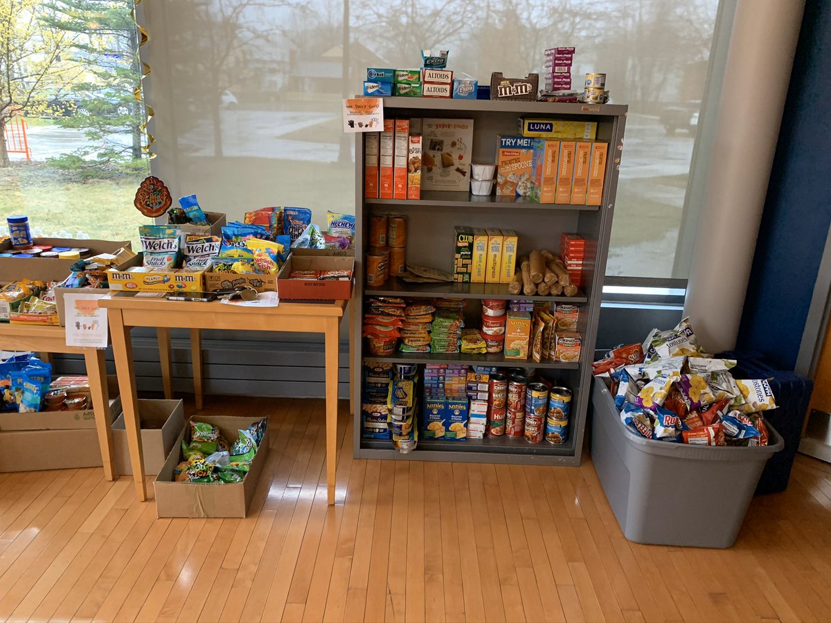 omsssksc's tweet photo. This past Monday, The Daily Good did their third Global Food Pantry drop off for the students staying on campus! We are so lucky to have generous community partners! https://t.co/OXLvRUaVHt