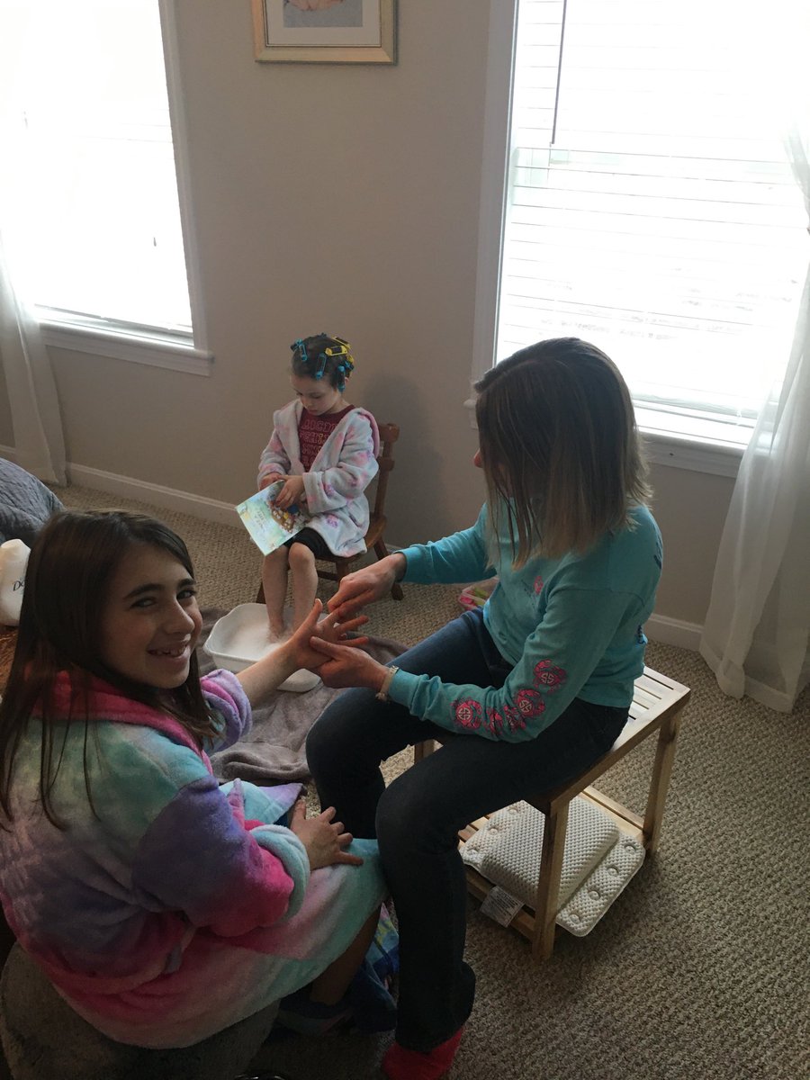 petroyberg's tweet photo. Self Care Day. Remember that you need to take care of yourself during these times. My girls are having a Spa Day #peneverstops ⁦@MsCreontePE⁩ @MrT_physed ⁦@principal_north⁩ https://t.co/lfRhfu3EWn