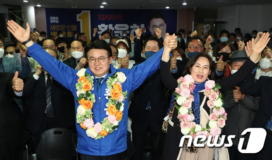 tgs432004's tweet photo. 석열아 자니?
황운하 경찰총장이 당선되었다.
단디 준비해라! https://t.co/MIkCzexlEw